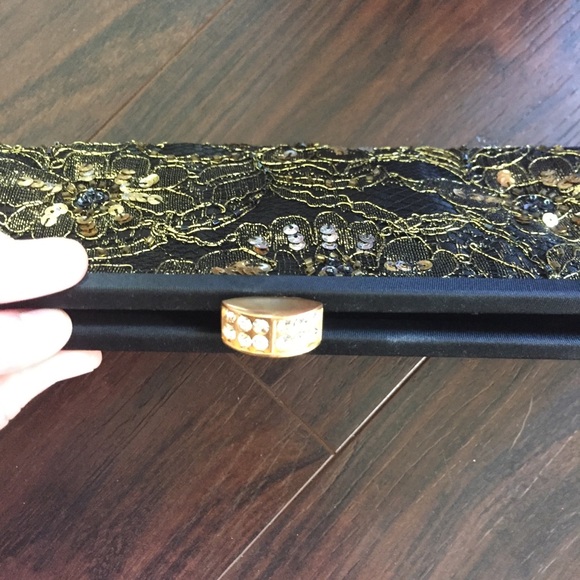 Gold embroidered Clutch w/ Crossbody option - Picture 2 of 3